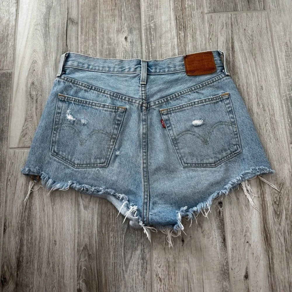 Levi's Taille Haute Line 501 High Waist Ripped Cutoff Denim Shorts Size 28